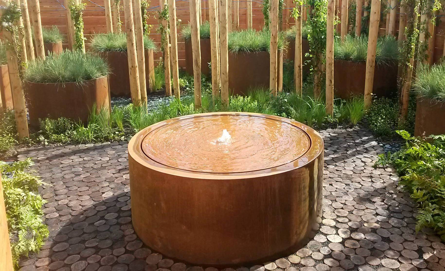 Wassertisch aus Cortenstahl "rund"